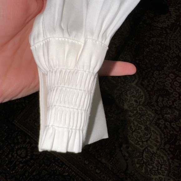 WHBM cotton blouse, new w tags, sleeve w stretch detail. Size 0 - Picture 7 of 8